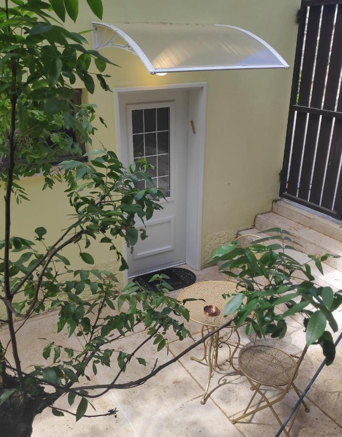 אחת ויחידה - One & Only Apartment Maalot Tarshiha Bagian luar foto